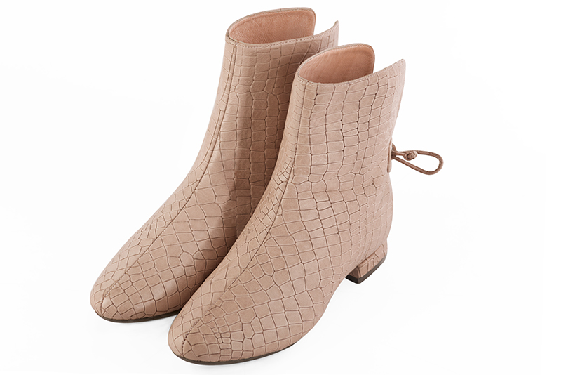 Powder pink women's ankle boots with laces at the back. Round toe. Flat block heels. Front view - Florence KOOIJMAN